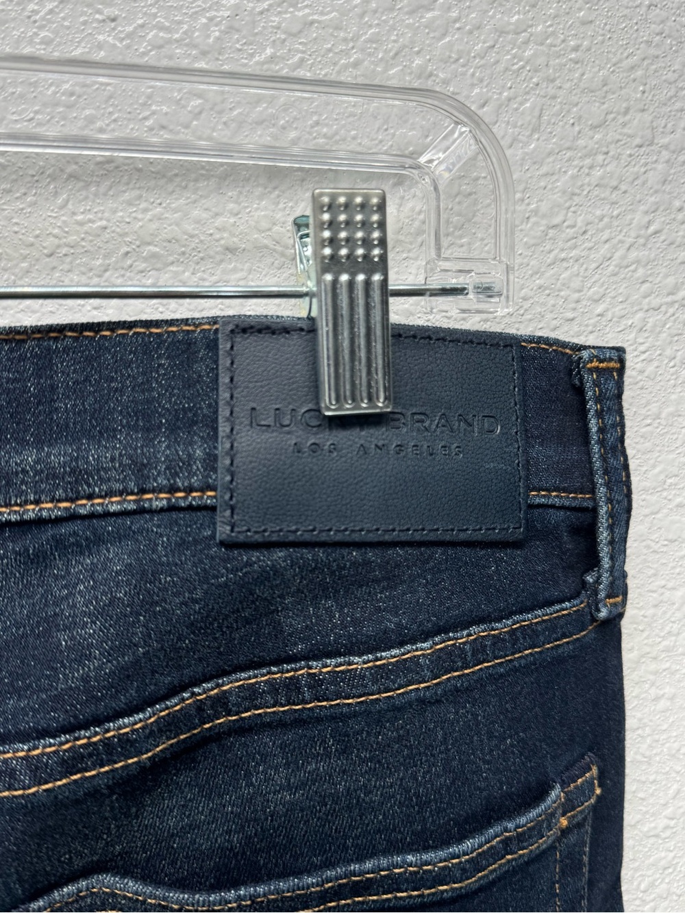 Lucky Brand 110 Slim Cut Jeans CoolMax All Season Technology 34x32 Dark Wash - Picture 5 of 8